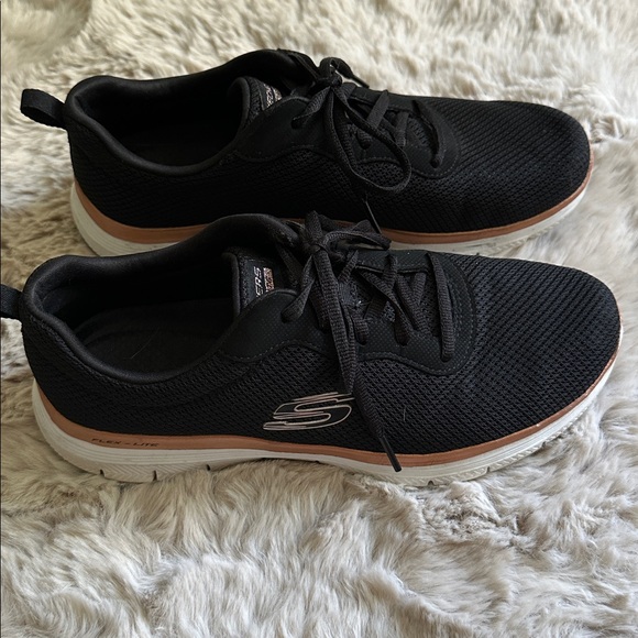 Skechers Black Athletic Shoes - Picture 2 of 6